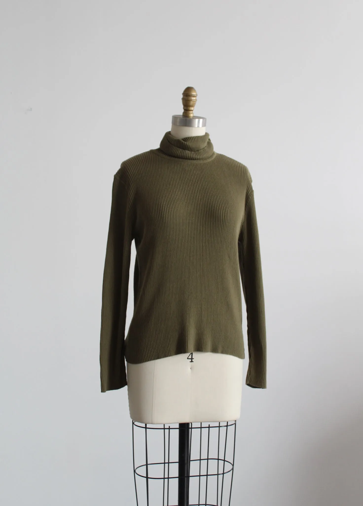 basil rib knit turtleneck