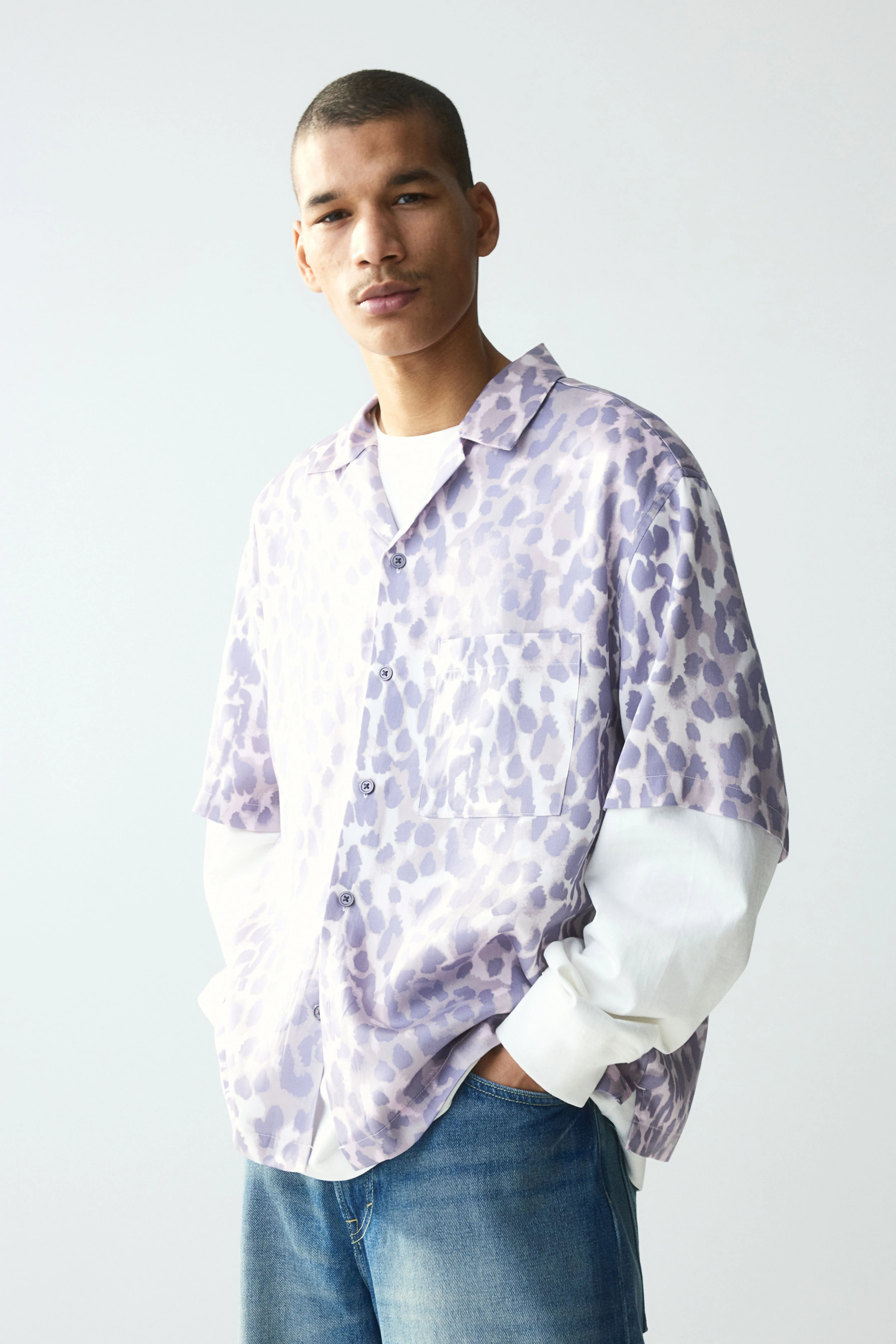 Loose Fit Lyocell resort shirt - Short sleeve - Regular length - Purple/Leopard print - Men | H&M GB