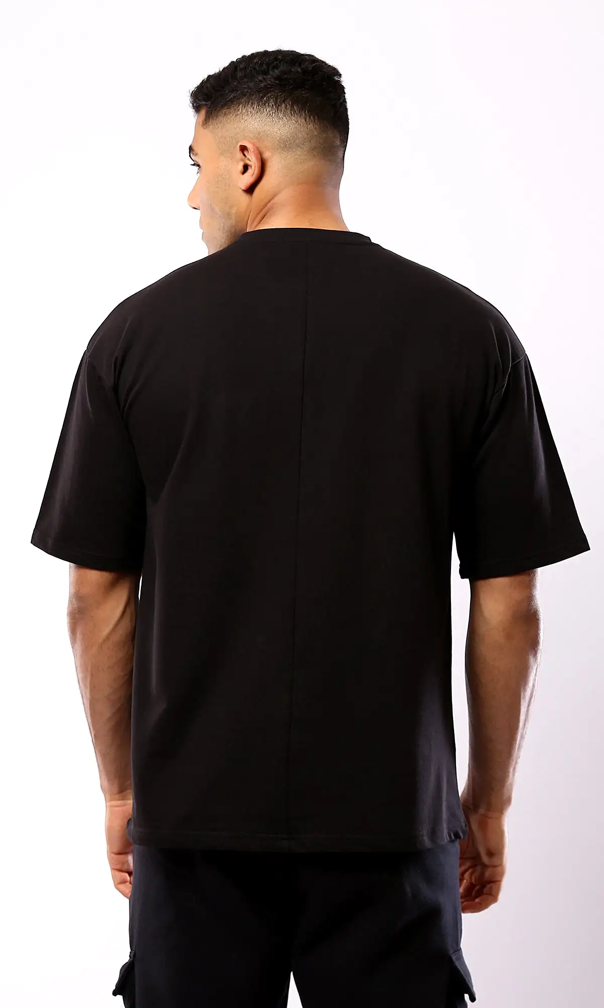 O181700 Relaxed Fit Black Tee With Front Patterned Pocket