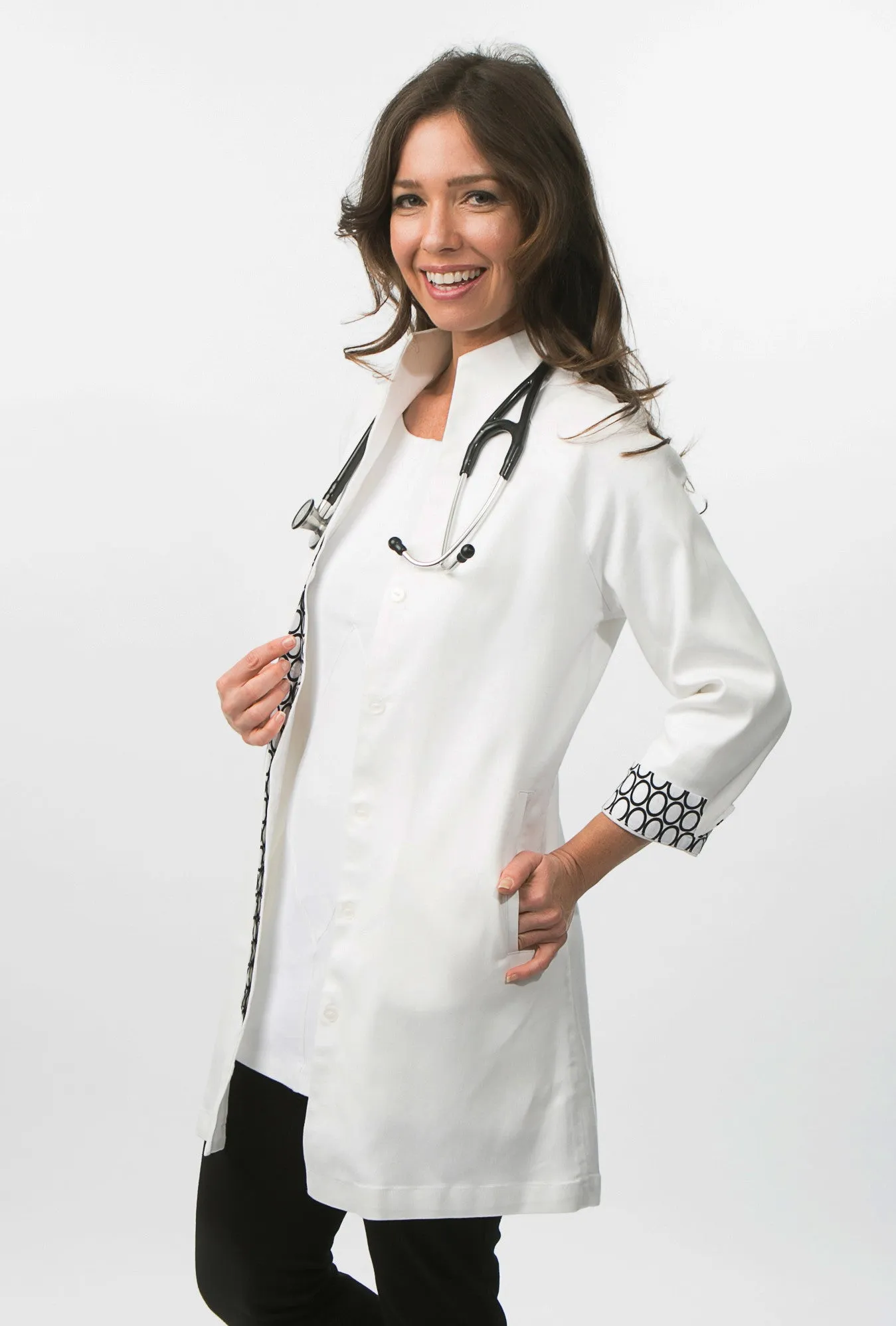 THE ESSENTIAL WHITE LAB COAT